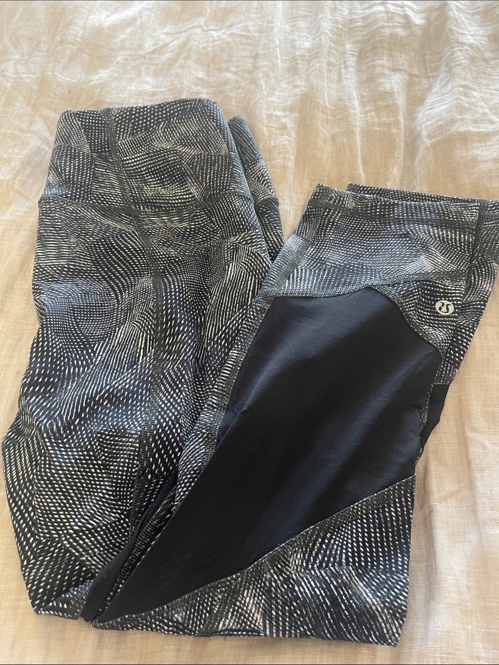 Lululemon Black & Gray Patterned Athletic Leggings
